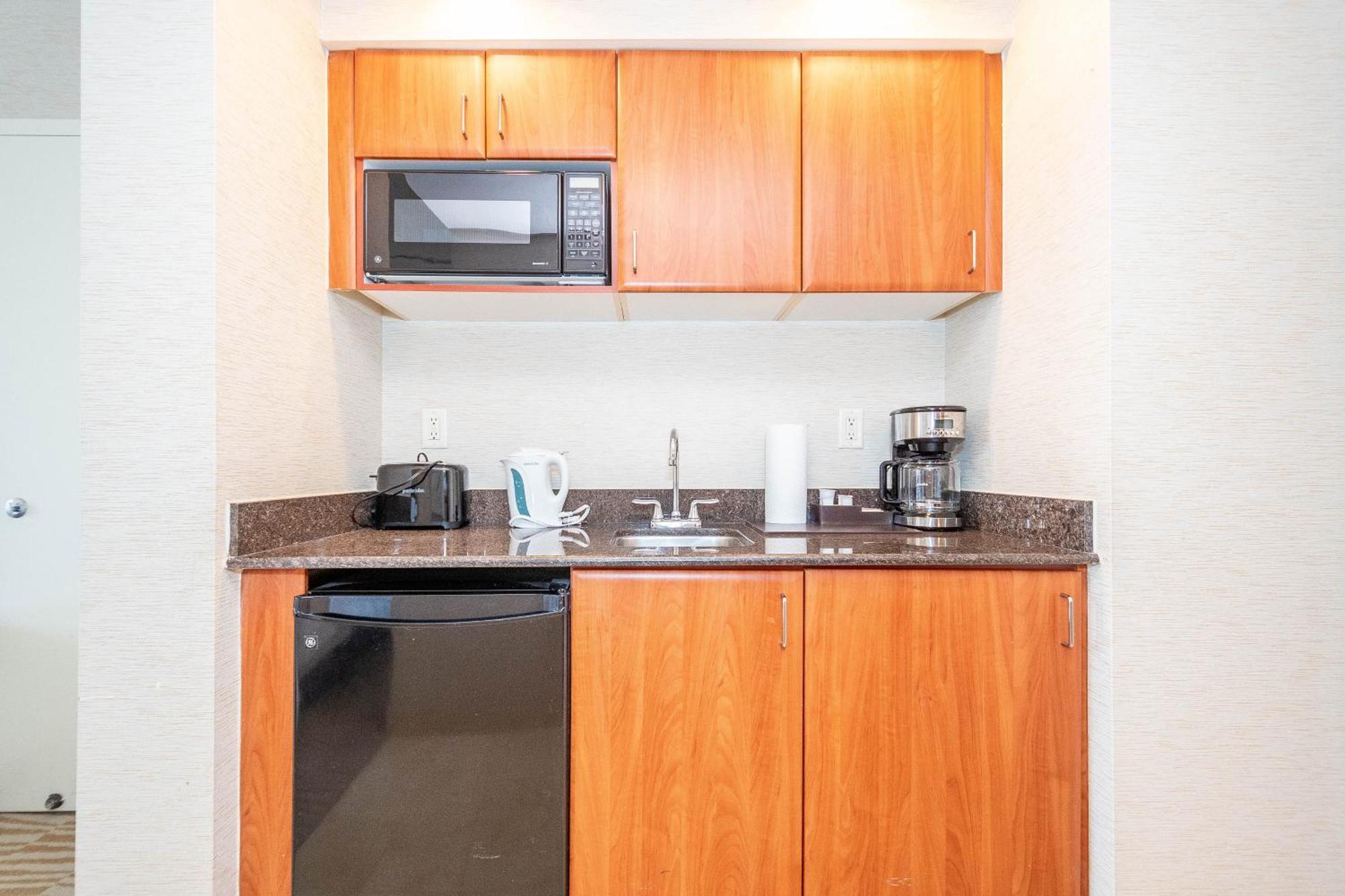 Luxury Trump International Ocean View 1600sf 2 Bd Apartment