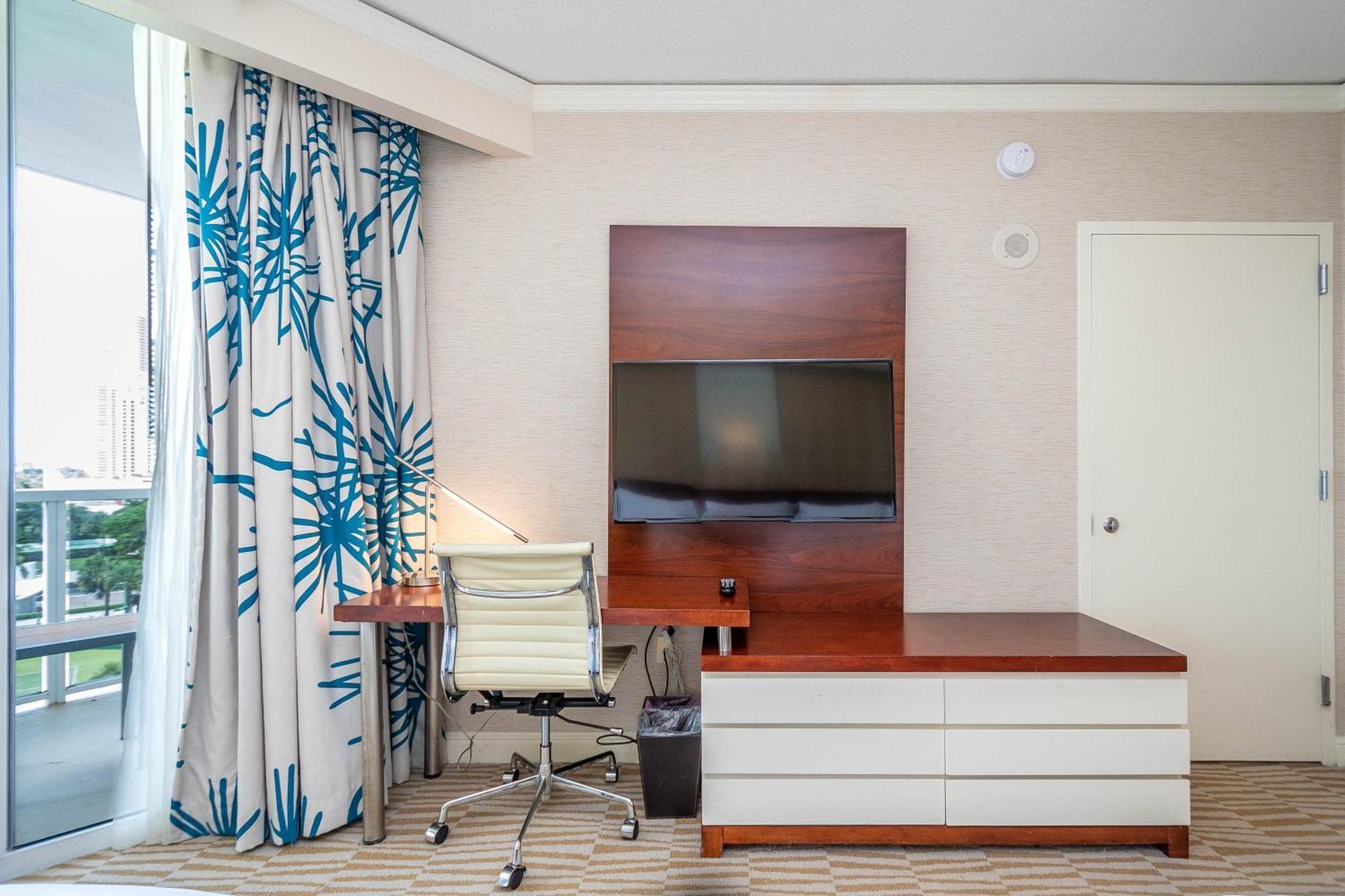 Luxury Trump International Ocean View 1600sf 2 Bd Apartment *