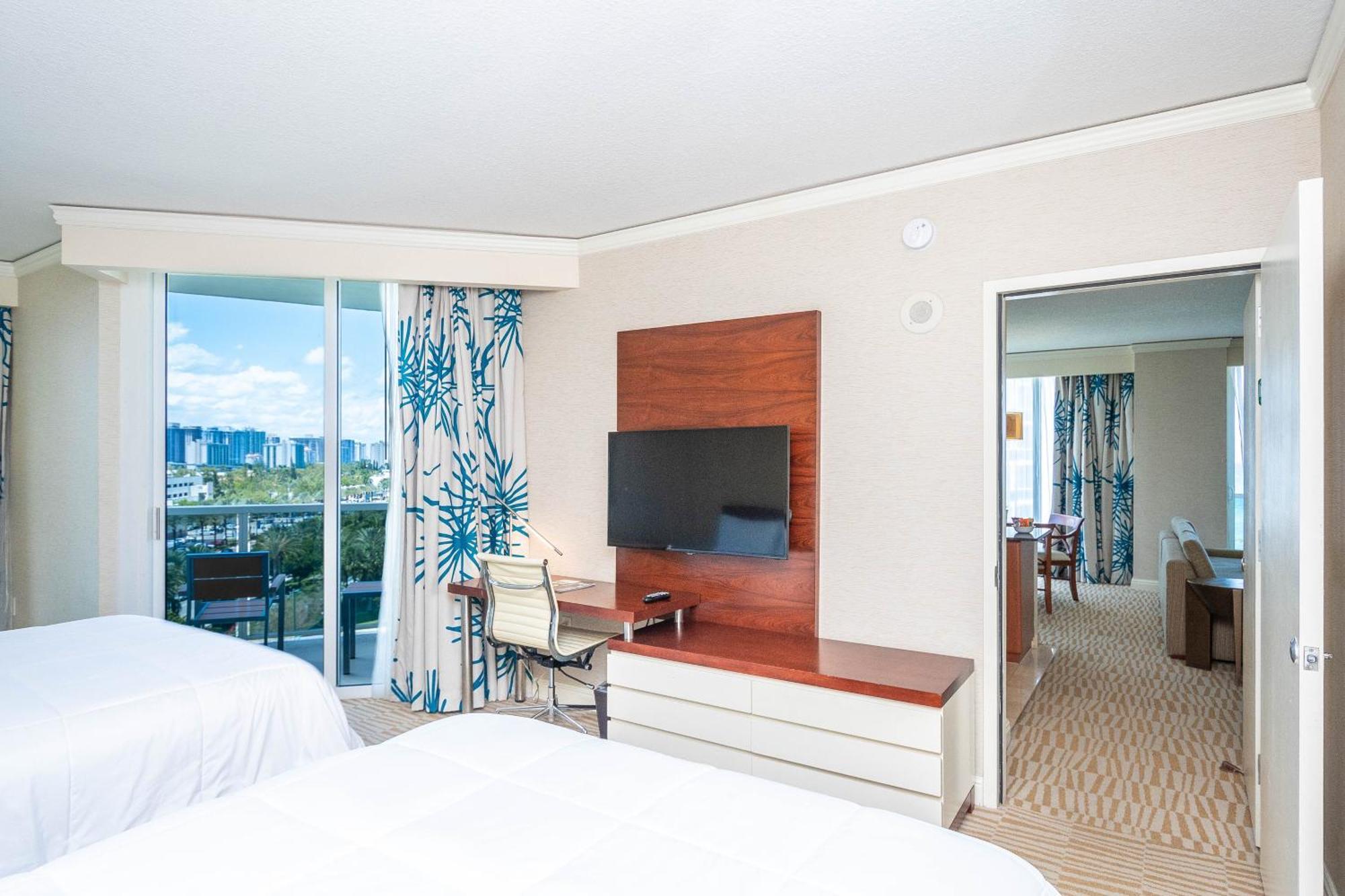 Luxury Trump International Ocean View 1600sf 2 Bd Miami Beach