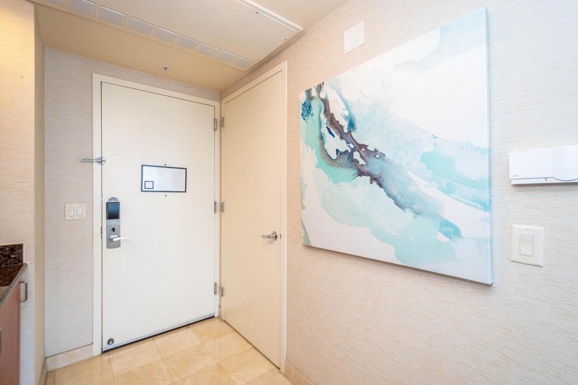 Apartment Luxury Trump International Ocean View 1600sf 2 Bd